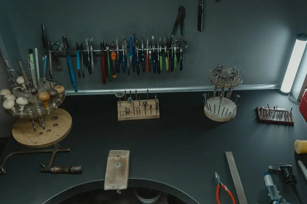 7 Must-Have Accessories for Your Professional Pens Collection